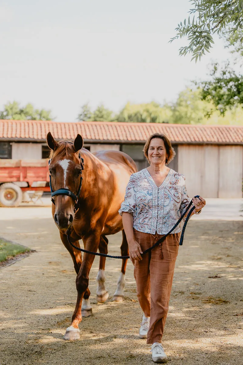 Zelfvertrouwen opbouwen tijdens een paardencoaching sessie met merrie Finneke